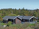 I det naturskønne Grærup med klitområde, fiskesø og strand, ligger dette feriehus til 8 personer.