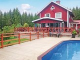 Hyggeligt feriehus til 12 personer beliggende i ugenerte omgivelser med stor have og udendørs pool kun 3 km fra Överum.