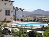 4-værelses fritstående hus til 6 personer med tilhørende pool, beliggende i rolige omgivelser i Gran Tarajal på Fuerteventura.