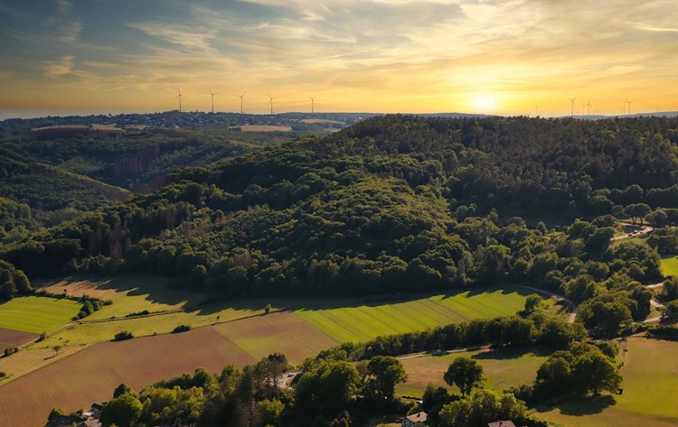 Eifel i Tyskland i solnedgang