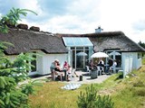 Attraktivt sommerhus til 8 personer beliggende på en naturgrund i Grønne Strand.