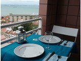 Moderne lejlighed til 2 personer med en fantastisk udsigt over Lissabon og floden Tejo.