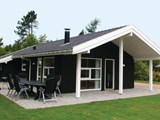 Dejligt sommerhus til 6 personer beliggende i Ellinge Lyng.