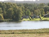 Dejligt feriehus til 4 personer, naturskønt beliggende direkte ned til Gudenåen med fiskeret, 6 km fra Silkeborg centrum.