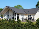 Dejligt sommerhus fra 2006 til 12 personer beliggende i Loddenhøj i naturskønne omgivelser med talrige udflugtsmuligheder.