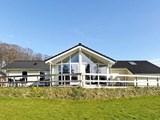 Sommerhus med pool uge 28 Emne nr.: 090-37217