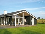 Moderne 8 personers sommerhus på 110 m² beliggende i Askeby.
