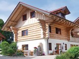 Hyggelig feriebolig til 8 personer beliggende i vidunderlige Fränkische Schweiz. Til ferieboligen hører egen terrasse med havemøbler.