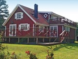 Et rigtigt dejligt feriehus til 7 personer med brændeovn beliggende i Pukavik kun 150 m fra havet med bade- og fiskemuligheder.