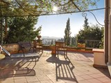 Dejligt feriehus til 7 personer beliggende i bakkerne omkring Firenze (2 km) med en skøn have og terrasse.