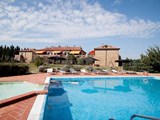 8 km fra Montaione ligger denne hyggelige 3-værelses lejlighed på 65 m² til 6 personer med tilhørende fælles pool og have.