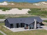 Dette skønne feriehus med spabad til 8 personer, ligger i den lille fiskerby Thorsminde, på en dejlig naturgrund, meget tæt på Vesterhavet.