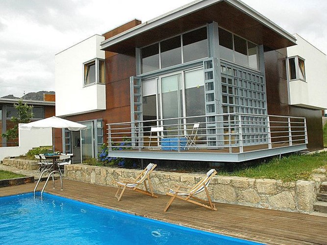 Moderne hus "Casa Resende" på 160 m² til 6 personer med udendørs pool beliggende 2,3 km fra centrum af Vila Nova de Cerveira.