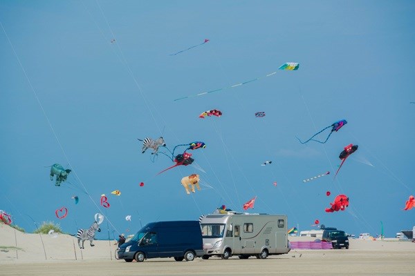 Dragefestival på Rømø med drager på stranden