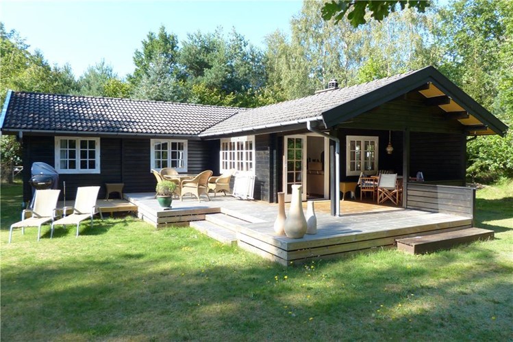 Skønt træferiehus til 8 personer beliggende i rolige omgivelser i et eftertragtet område i Rørvig.