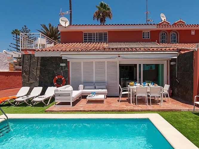 Børnevenligt og moderne feriehus til 10 personer med udendørs swimmingpool beliggende ved havet af Veril Playa, Maspalomas.