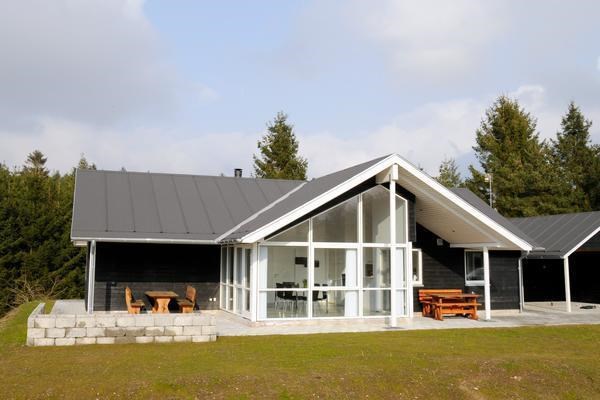 Dejligt sommerhus til 8 personer beliggende i Kollerhus ved Funder i et fredeligt naturområde, hvorfra det er muligt at gå en tur til Bøllingsø.