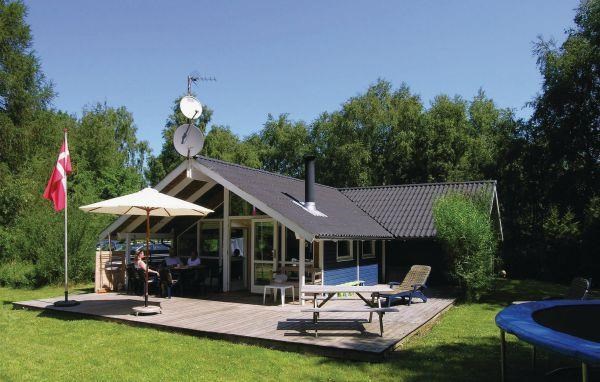 Dejligt sommerhus til 9 personer beliggende i det lille feriehusområde Fogense tæt på Bogense