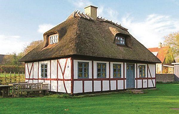 Hyggeligt bindingsværkshus på 87 m² beliggende på en 860 m² stor naturgrund i Kerteminde.