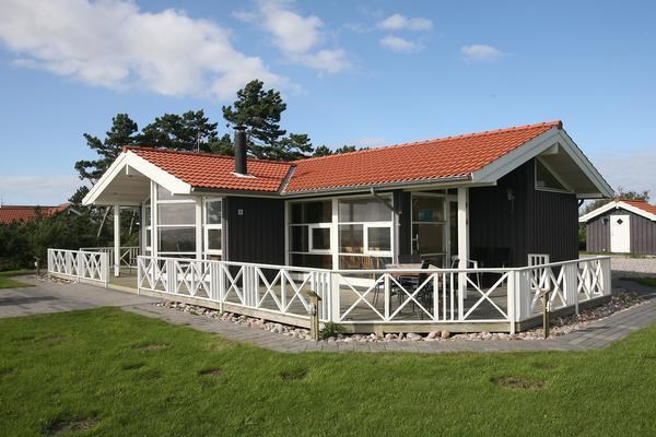 Elegant sommerhus til 9 personer i Gørlev, ca. 25 m fra vandkanten.