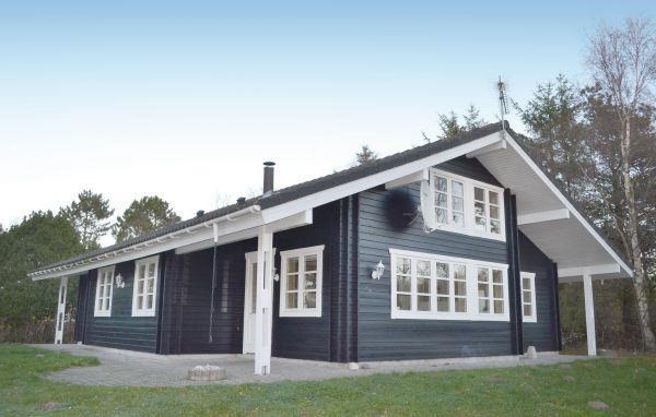 Rummeligt sommerhus til 10 personer med spabad og sauna tæt på Kalundborg.