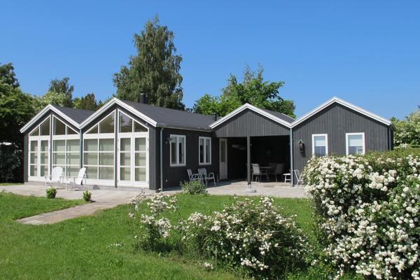 Sommerhus til 6 personer med spabad beliggende i Nysted på Lolland.