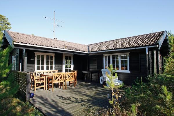 Skønt sommerhus til 5 personer beliggende i et roligt sommerhusområde i Napstjært.