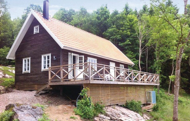Fint hus til 6 personer med god plads og med en vidunderlig udsigt over det Hallandske landskab. Huset ligger mellem Falkenberg og Ullared.
