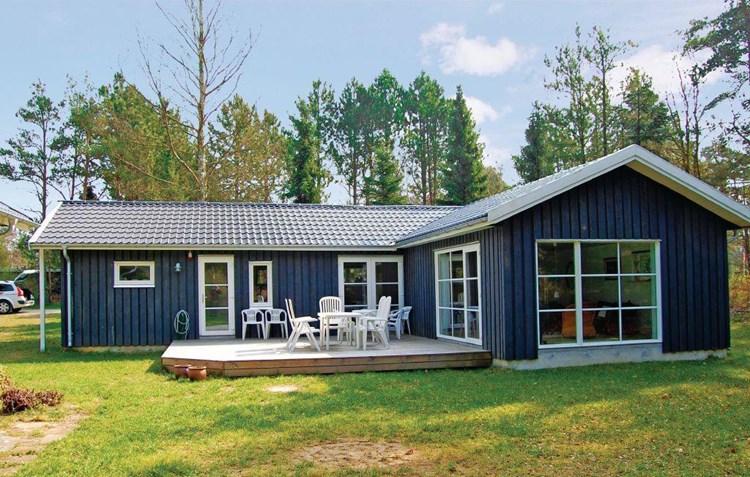 Dejligt og fint sommerhus til 4 personer beliggende i stille og rolige naturomgivelser i Ebeltoft.