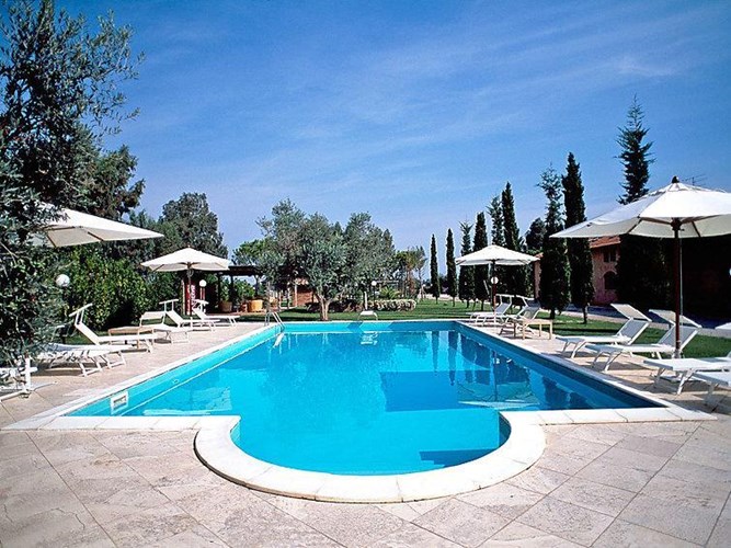 4-værelses lejlighed på 75 m² til 6 personer beliggende i et smukt resort med fælles pool, 3 km fra centrum af Grosseto.