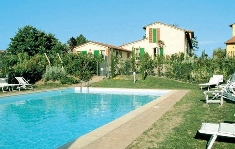 Ferielejlighed med fælles pool med panoramaudsigt til 8 personer beliggende i et hus fra begyndelsen af det 20. århundrede i det grønne, bakkede terræn ved Lucca.
