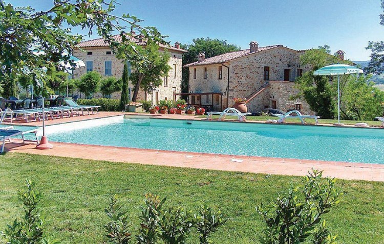 Med en underskøn panorama beliggenhed i Siennas grønne bakker ligger denne ferielejlighed til 4 personer som en del af et dejligt ferieanlæg med pool.