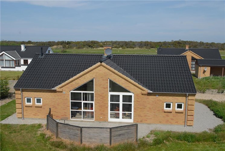 Lækkert luksushus til 6 personer beliggende i Stenbjerg, som er en af de mest velbevarede, oprindelige fiskerlandsbyer i Nordvestjylland.