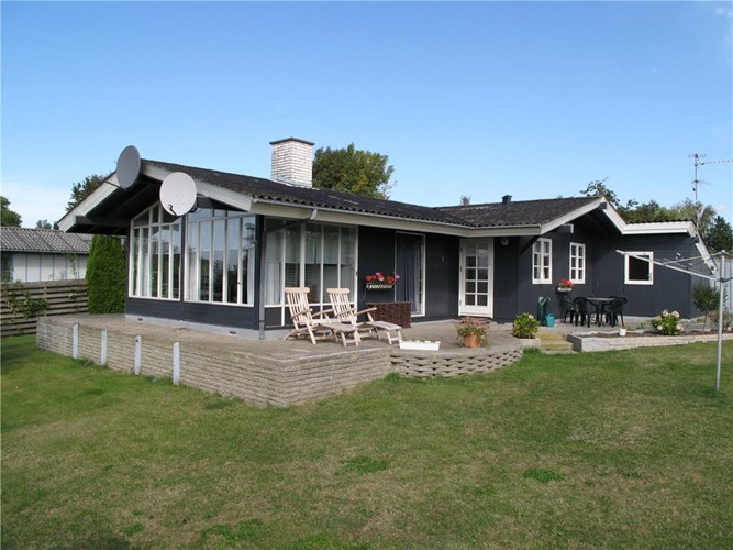 Velholdt sommerhus til 6 personer beliggende i rolige omgivelser på Enø.