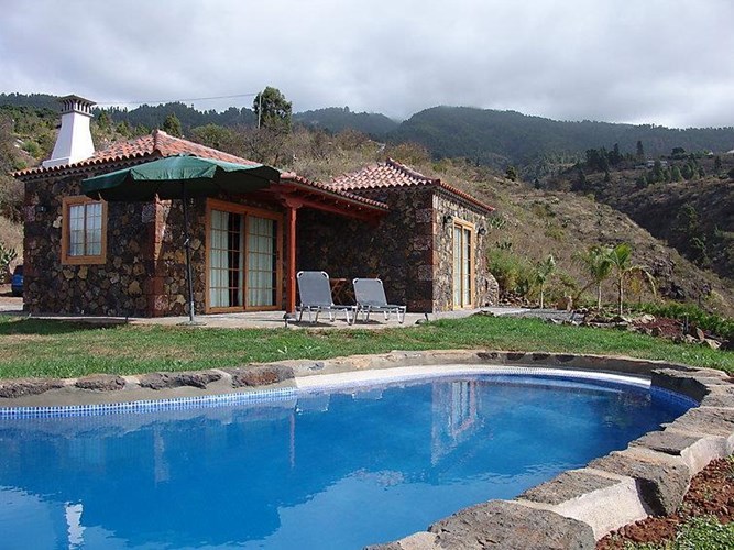 2-værelses hus til 2 personer med pool beliggende ved bykanten af Tejarafe på La Palma.