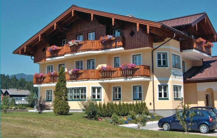Hyggelig ferielejlighed til 4 personer beliggende i et hus med fem lejligheder i Flachau, ikke langt fra bykernen. 