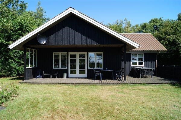Skønt sommerhus til 8 personer beliggende i Skalstrup med en fantastisk udsigt over fjorden.