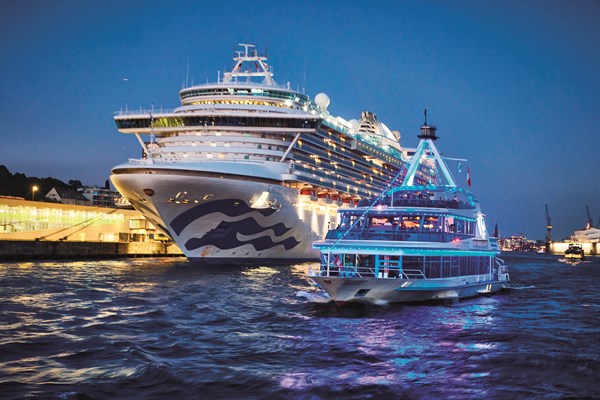 Lichterfahrt i Hamborg om aftenen