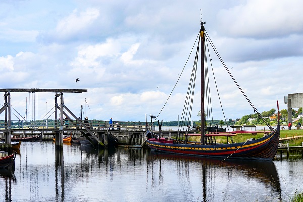 Vikingeskib på Vikingeskibsmuseet i Roskilde
