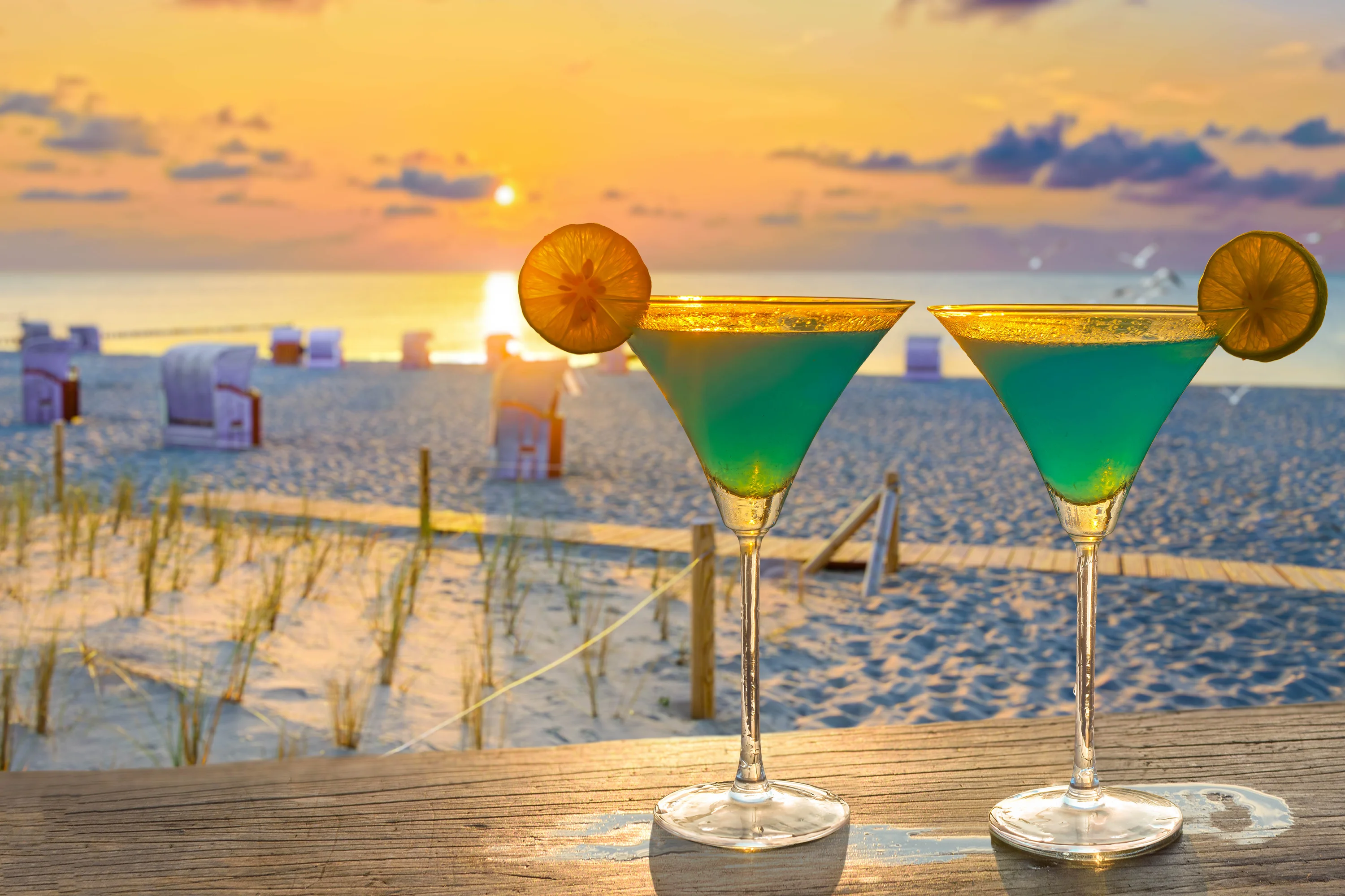Cocktail ved solnedgang på stranden