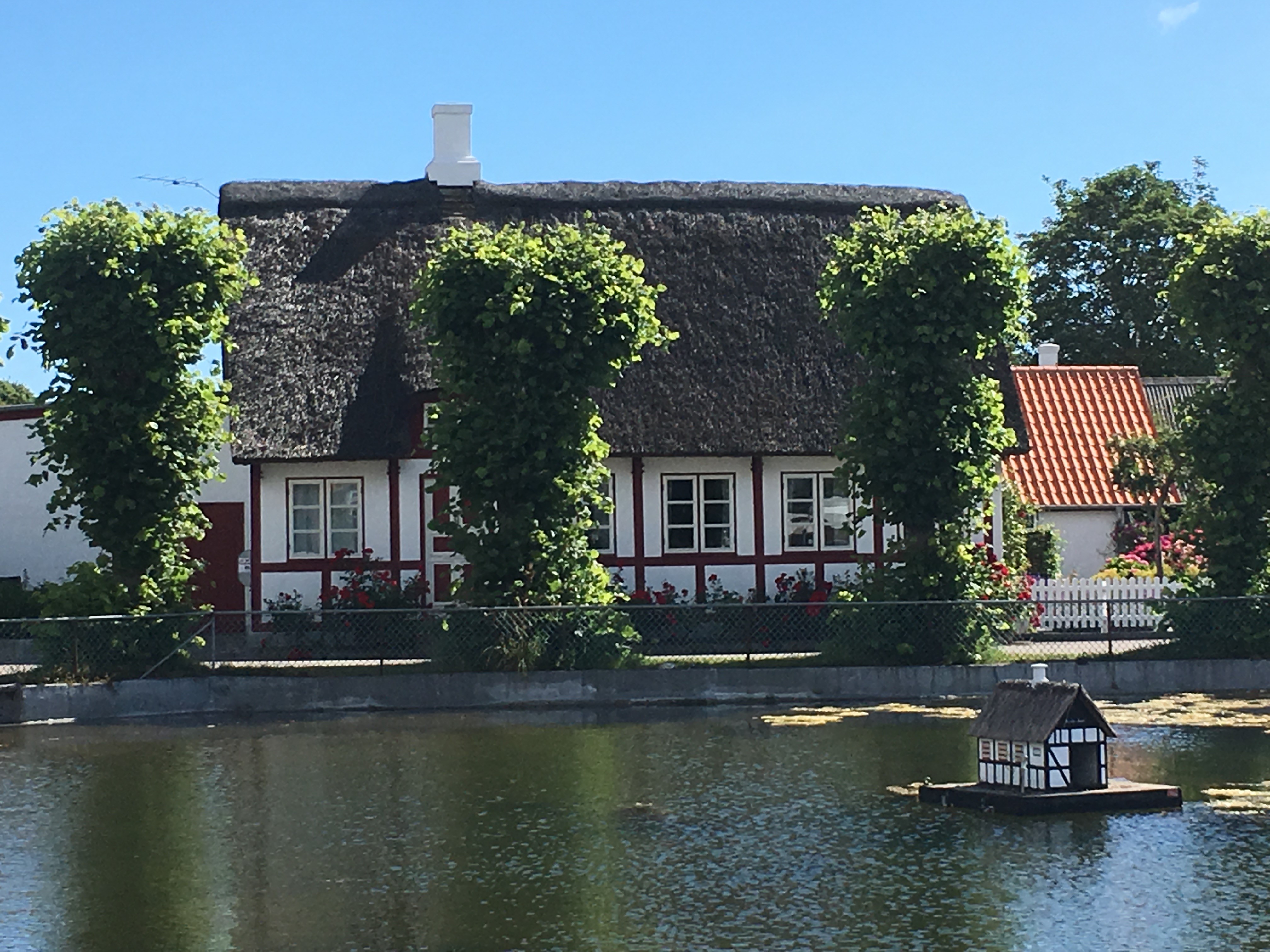 Stråtækt hus i Nordby på Samsø