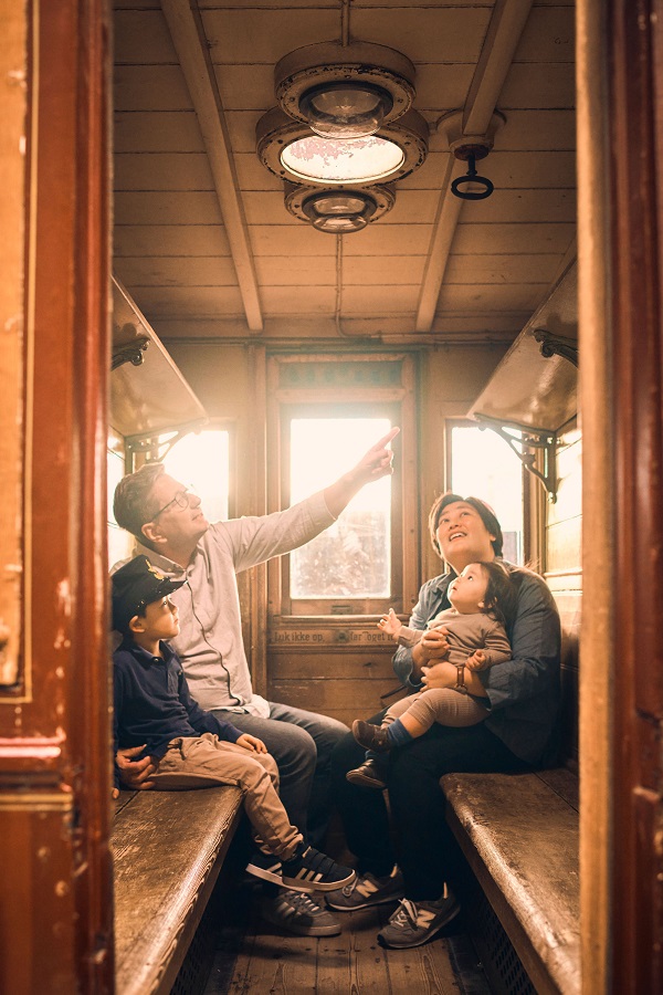 Familie i togkupe