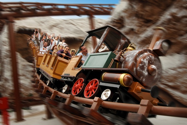 Den familievenlige rutsjebane Mammut i Gardaland