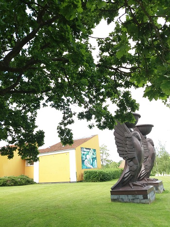 J.F.Willumsens Museum bygning og fugle