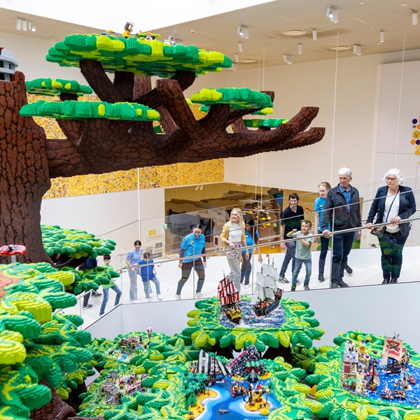 Det ikoniske Tree of Creativity i LEGO® House
