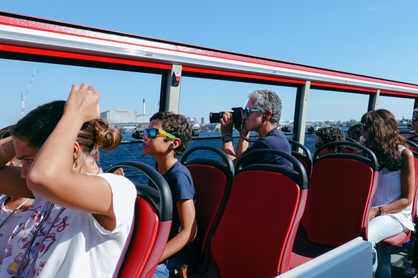 Stromma Hop-On Hop-Off Bus med gæster i København